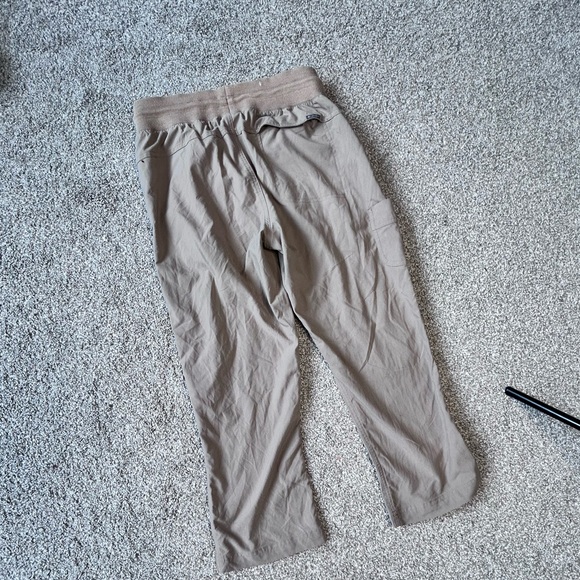 Columbia Women’s Gavin Ridge Pull On Cargo Capri Beige Size Medium - Picture 6 of 6